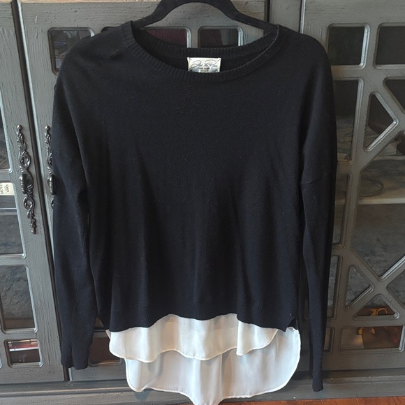 Feel The Piece Tops - Feel The Piece Black Top with Cream Layered Hem